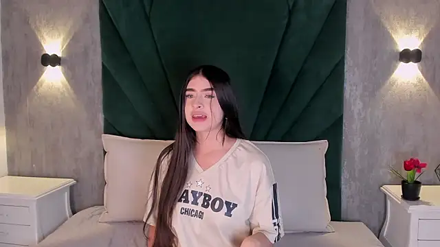 EmiliClarke online show from 03.02.26