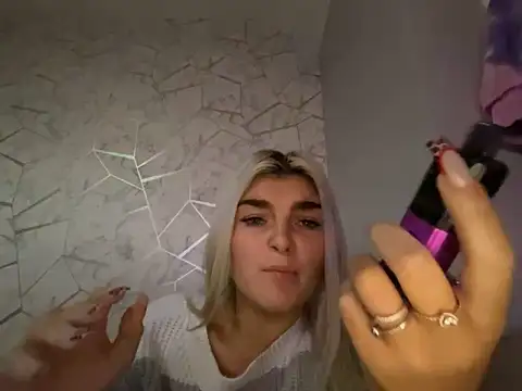 Snapshot of rosie-hipstergal chatting on 11.10.25 rosie-hipstergal online show from 11.10.25