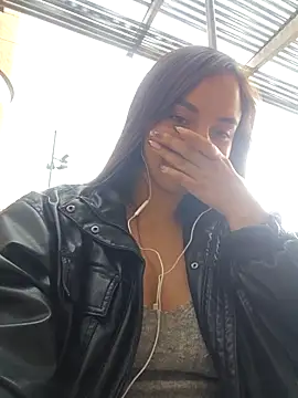 Snapshot of sophie-06 chatting on 11.24.25 sophie-06 online show from 11.24.25