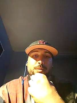 Snapshot of Emeromeo chatting on 10.28.25 Emeromeo online show from 10.28.25