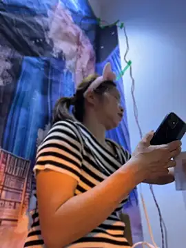 Snapshot of Zuzu-6 chatting on 05.27.26 Zuzu-6 online show from 05.27.26