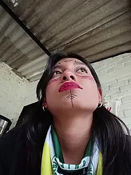 YeseniaRodriguez3 online show from 10.31.25