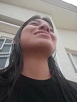 YeseniaRodriguez3 online show from 04.09.26