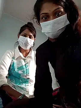 Snapshot of mona-33 chatting on 10.27.25 mona-33 online show from 10.27.25