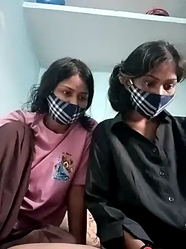 Snapshot of mona-33 chatting on 11.02.25 mona-33 online show from 11.02.25