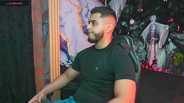 Tiler wolker online show from 10.25.25