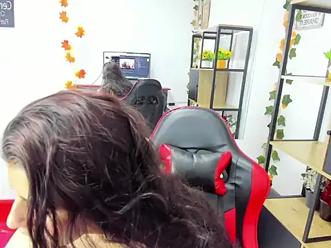 Snapshot of Allana_Collins_ chatting on 10.28.25 Allana Collins online show from 10.28.25