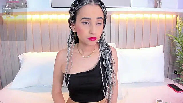 violett rabbit  online show from 11.06.25