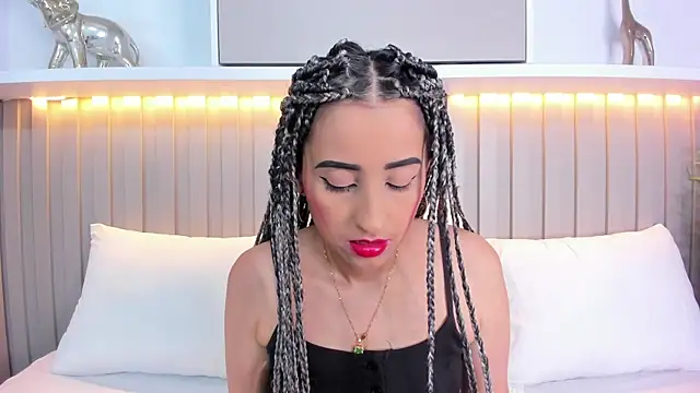 violett rabbit  online show from 11.13.25