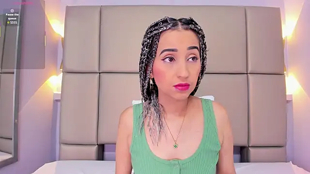 violett rabbit  online show from 11.22.25