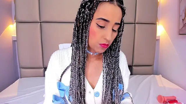 violett rabbit  online show from 11.29.25