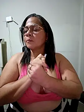 Snapshot of Angie_milf50 chatting on 05.10.26 Angie milf50 online show from 05.10.26