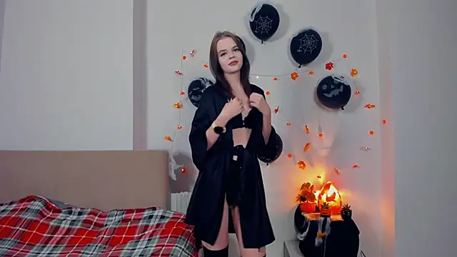 YourLovelyLily online show from 11.05.25