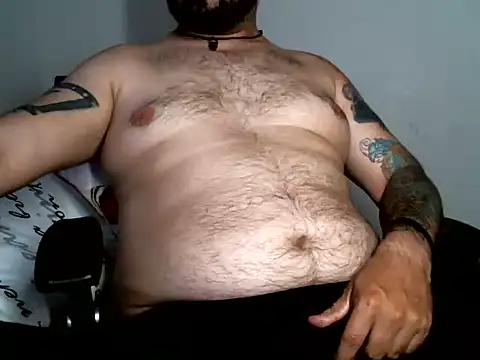 Snapshot of thethickbear chatting on 06.15.26 thethickbear online show from 06.15.26
