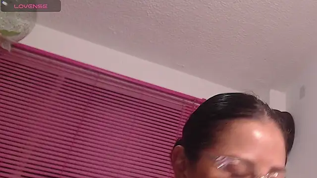 Snapshot of Emma_Hotkiss chatting on 04.11.26 Emma Hotkiss online show from 04.11.26