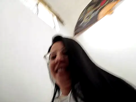 Snapshot of Emma_Hotkiss chatting on 04.17.26 Emma Hotkiss online show from 04.17.26