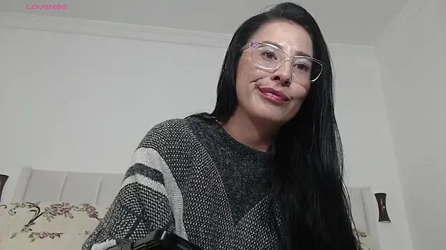 Snapshot of Emma_Hotkiss chatting on 04.21.26 Emma Hotkiss online show from 04.21.26