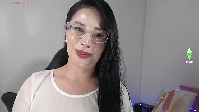Snapshot of Emma_Hotkiss chatting on 05.19.26 Emma Hotkiss online show from 05.19.26