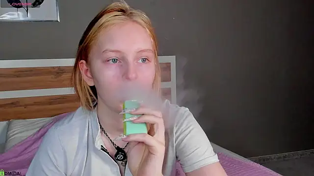 Snapshot of AngelWisee chatting on 06.19.26 AngelWisee online show from 06.19.26