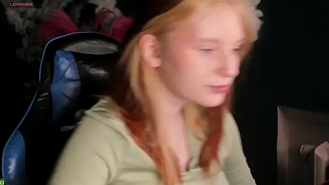 Snapshot of AngelWisee chatting on 06.20.26 AngelWisee online show from 06.20.26
