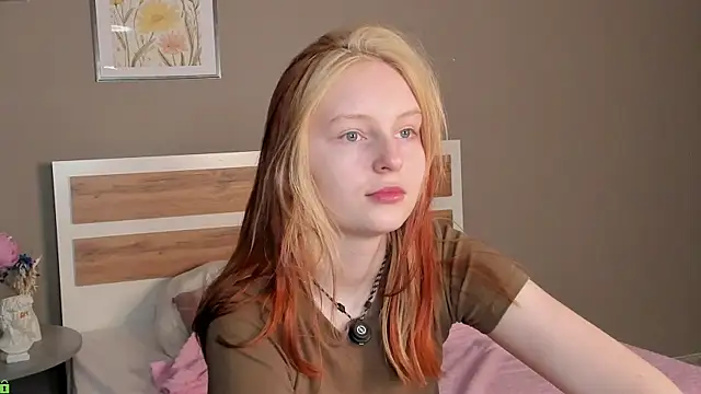 Snapshot of AngelWisee chatting on 06.26.26 AngelWisee online show from 06.26.26