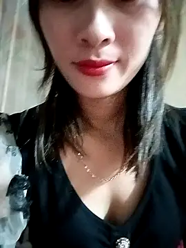 Snapshot of Em_xinh01 chatting on 10.29.25 Em xinh01 online show from 10.29.25