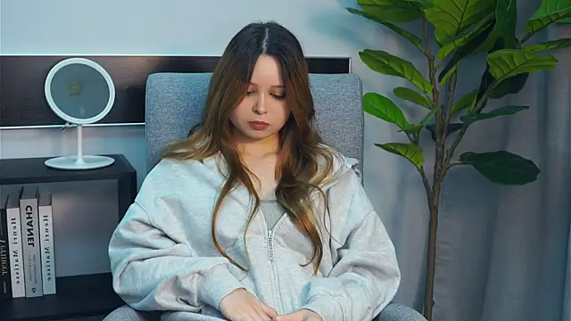 Snapshot of RacquelSookoo chatting on 10.30.25 RacquelSookoo online show from 10.30.25