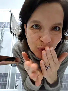 Piediniecollant online show from 12.20.25