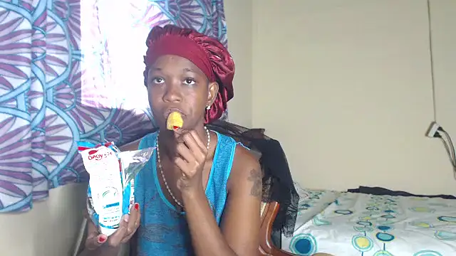 Snapshot of LilithMiller_ chatting on 06.18.26 LilithMiller online show from 06.18.26