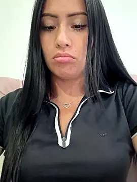 Snapshot of lusara chatting on 10.27.25 lusara online show from 10.27.25