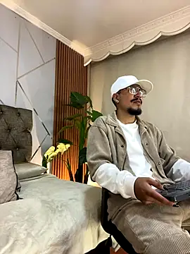 Noa N Luxy online show from 11.12.25