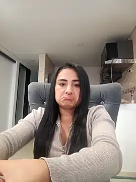 Snapshot of solandrea chatting on 10.27.25 solandrea online show from 10.27.25