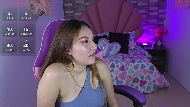 Snapshot of Adrimaretti chatting on 10.28.25 Adrimaretti online show from 10.28.25