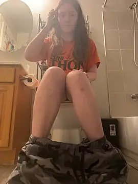 Snapshot of stonerbaby chatting on 11.10.25 stonerbaby online show from 11.10.25