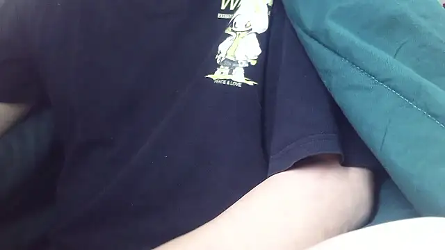 Snapshot of Stripholyday chatting on 10.30.25 Stripholyday online show from 10.30.25