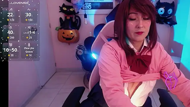 Snapshot of Alana_x_ chatting on 10.30.25 Alana x  online show from 10.30.25