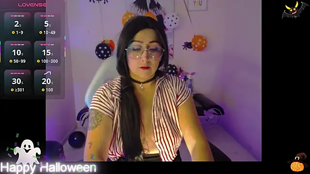 Snapshot of Alana_x_ chatting on 10.31.25 Alana x  online show from 10.31.25