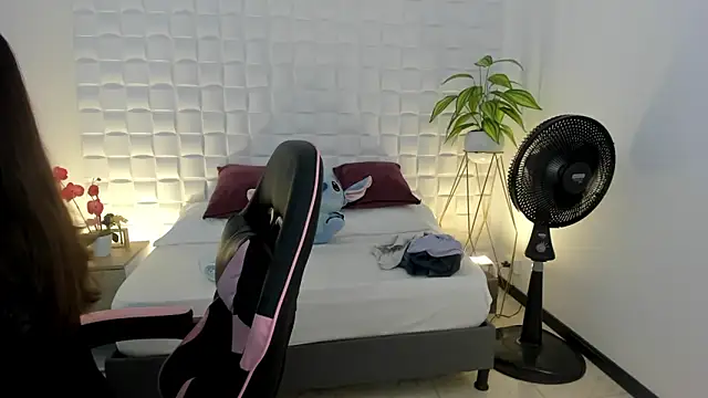 victoria 243 online show from 02.16.26