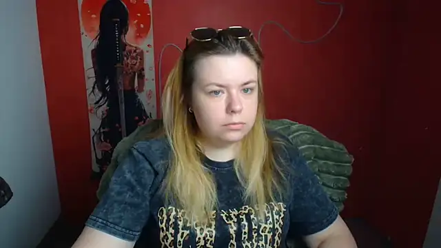 Snapshot of SusannaNight chatting on 06.18.26 SusannaNight online show from 06.18.26