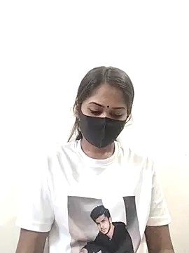 Green LaDY66 online show from 11.02.25