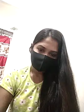 Green LaDY66 online show from 11.04.25