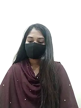 Green LaDY66 online show from 11.16.25