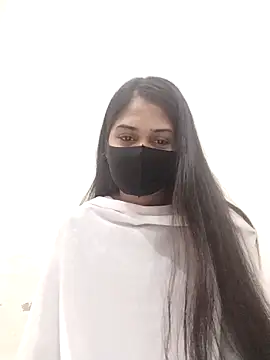 Green LaDY66 online show from 11.17.25