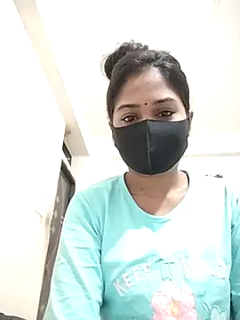 Green LaDY66 online show from 12.16.25