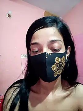 Green LaDY66 online show from 04.23.26