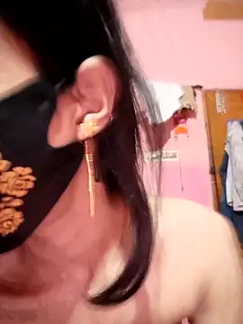 Green LaDY66 online show from 04.24.26