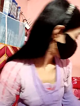 Green LaDY66 online show from 04.27.26