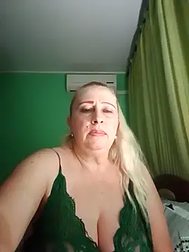 Snapshot of Esenia505 chatting on 10.30.25 Esenia505 online show from 10.30.25