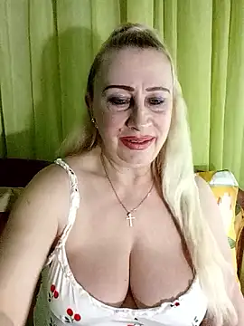 Snapshot of Esenia505 chatting on 04.17.26 Esenia505 online show from 04.17.26