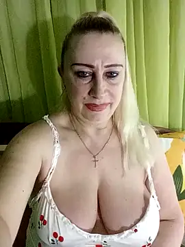Snapshot of Esenia505 chatting on 04.22.26 Esenia505 online show from 04.22.26